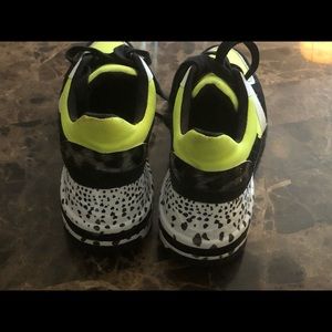 Sneakers Lime green , white , and black